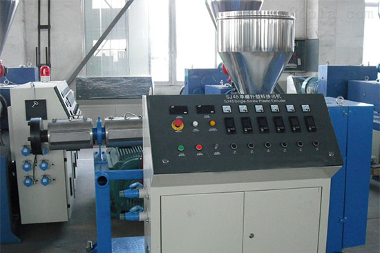 變頻器在螺桿擠出機(jī)上的應(yīng)用